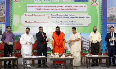 बाबा रामदेव ने लॉन्च की कोरोना की पहली आयुर्वेदिक दवा, किया ये दावा