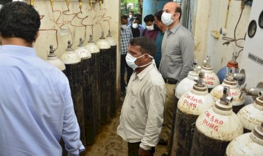 शंकराचार्य कोविड हॉस्पिटल में बढ़ेंगे ऑक्सीजन बेड, कलेक्टर डाॅ. सर्वेश्वर नरेंद्र भुरे ने किया हॉस्पिटल  का निरीक्षण 