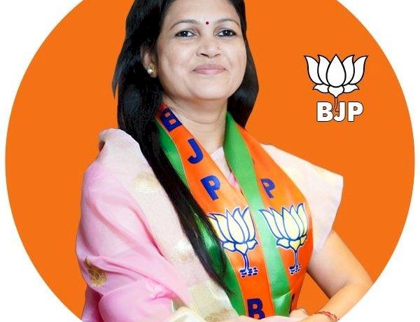 अधिकारों का संरक्षण करने वाले ही कर रहे हनन, वार्ड 49 पार्षद रश्मि सिंह ने की राज्य महिला आयोग अध्यक्षा के बयान की कड़ी निंदा